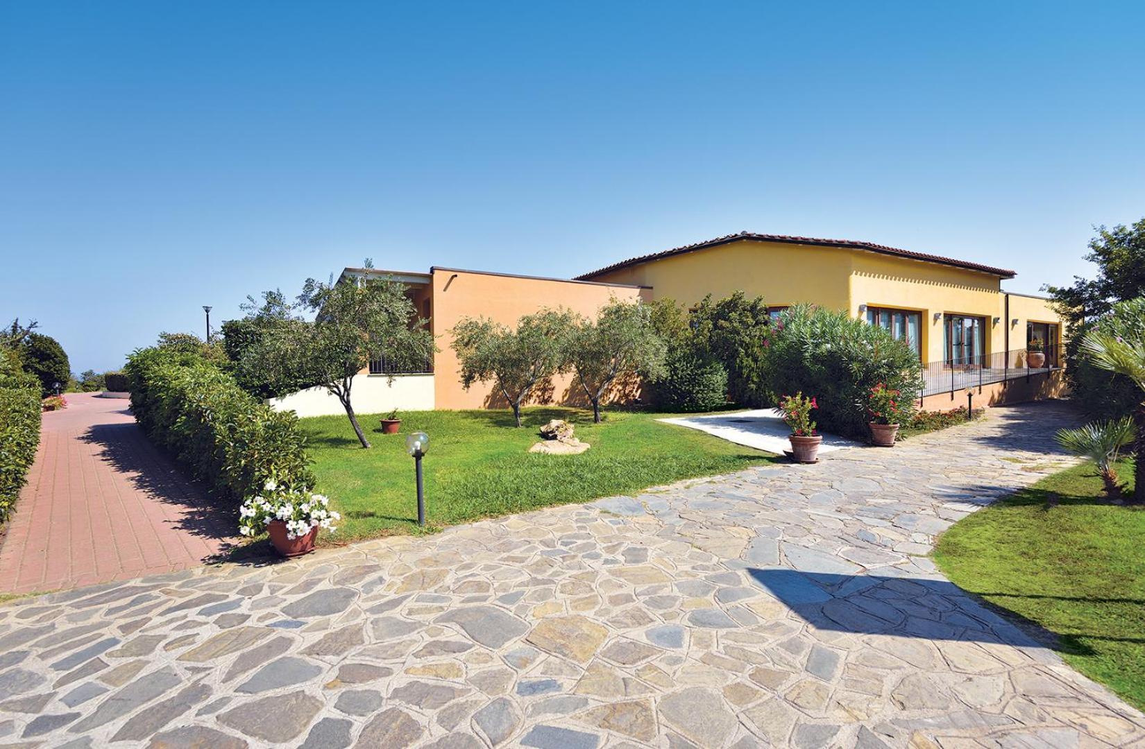 Futura Club Cala Fiorita Hotell Agrustos Exteriör bild